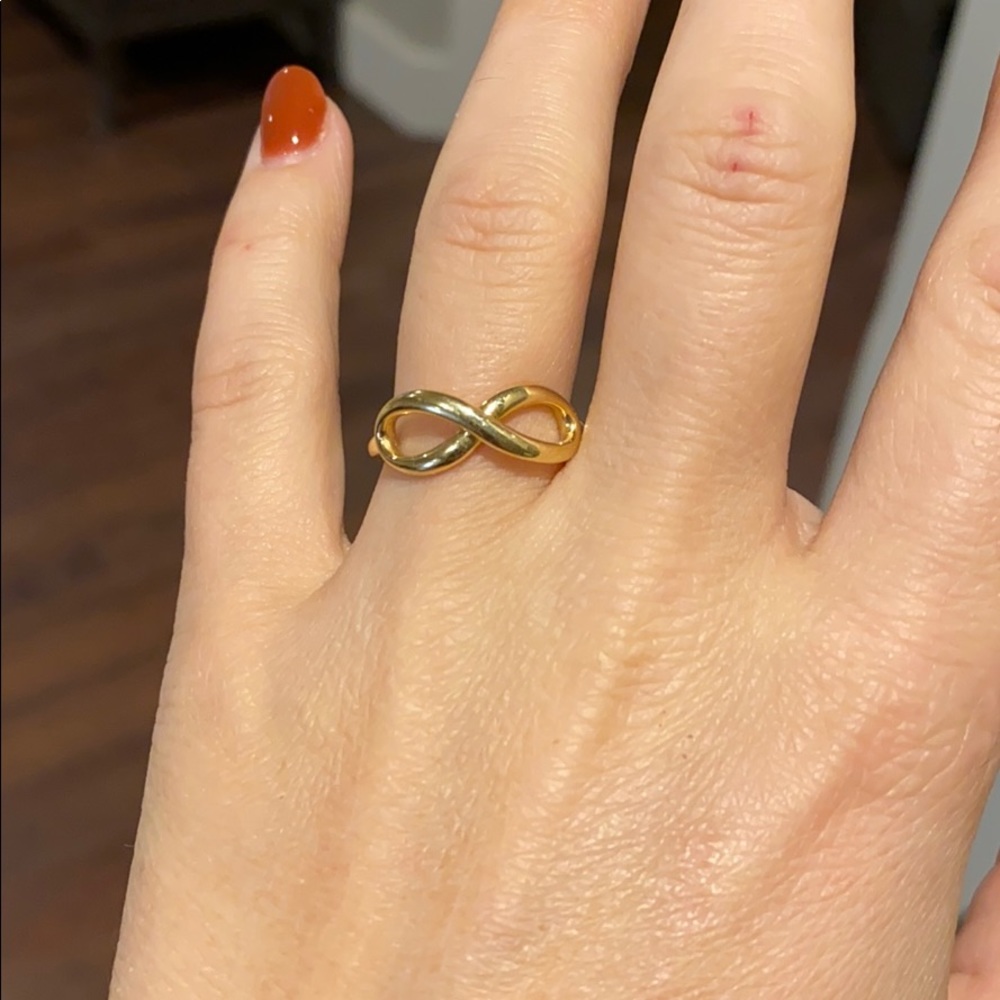 Tiffany & Co 18K gold Infiniti ring.